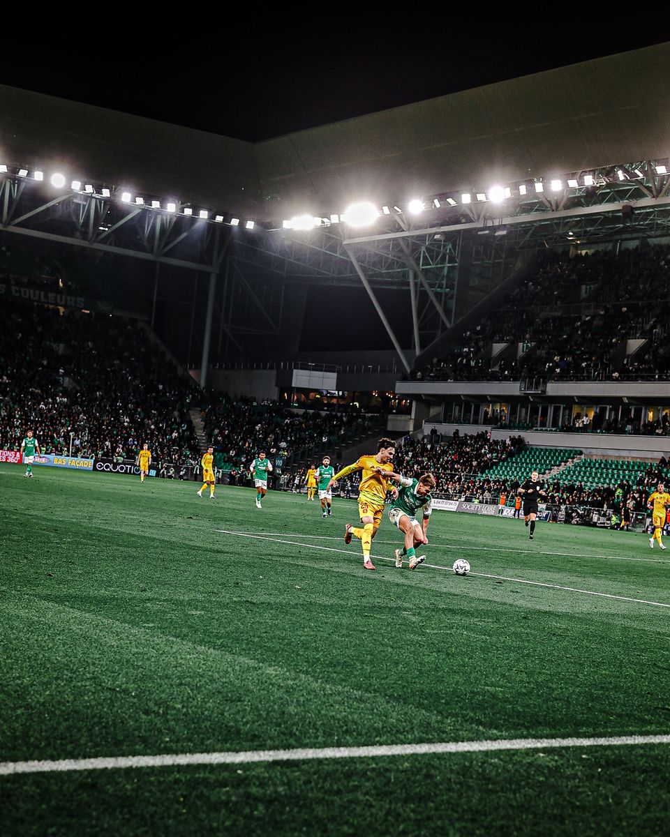 Duel sous les tribunes — Football